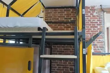 La Maison Rouge Backpacker Hostel