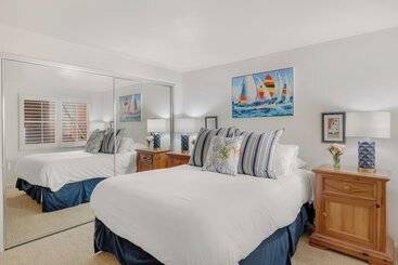 קוטג'' Shoreline Villa By Avantstay Steps To The Beach, Bay, & Pier!