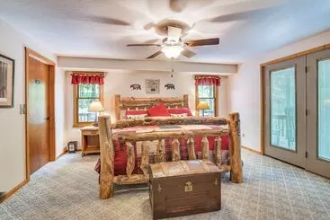 Mökkimajoitus 3 Mi To Table Rock Lake: Cabin W/ Fire Pit!