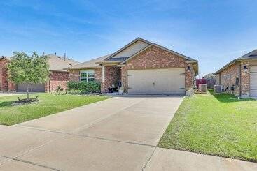 Hus på landet Chic & Relaxing Katy Escape W/ Community Pool!