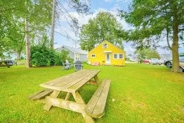 Steps To Lake + Public Boat Ramp: Edinboro Cottage