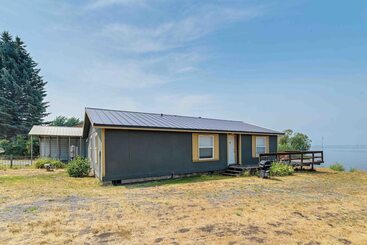 Casa Rurale Lakefront Chiloquin Home W/ Scenic Deck!