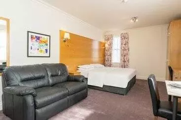 Huoneistohotelli Teddington Lodge