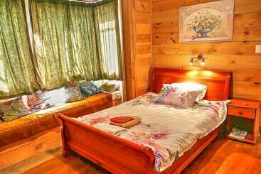 פנסיון Timber Trail Centre