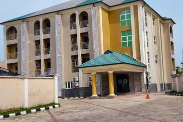 Breakfort Hotel And Suites