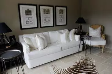تختخواب و صبحانه Ngamihi Lodge