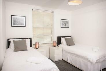 تختخواب و صبحانه The Claremont