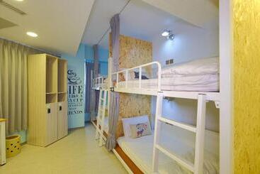 Flyinn Hostel