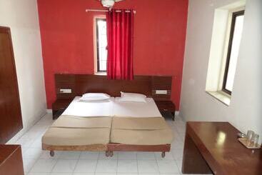 בית מלון כפרי Ashok Deluxe