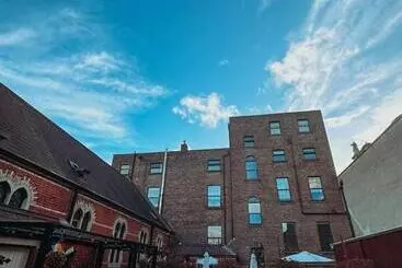 هاستل Canbe Gardiner House