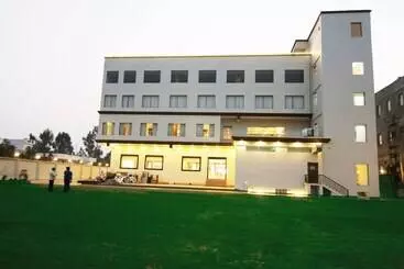 Hotel Trinetar Gardens