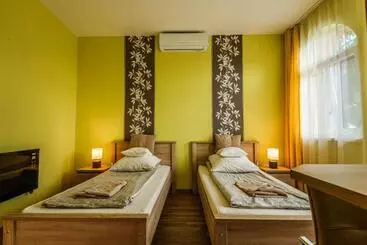 Bed & Breakfast Garden Vendégház Makó