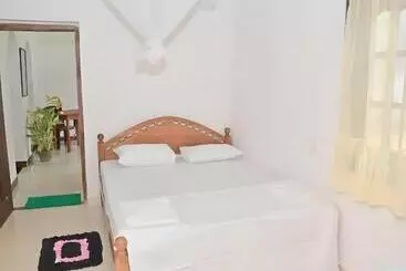 Traveller S Hostel Hikkaduwa