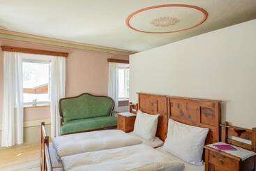 Отель Zum Riesen Historic Refugium