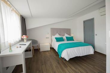 هتل Duque De Calabria