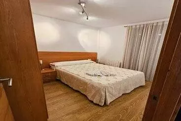 Apartamentos Canfranc Pueblo 3000