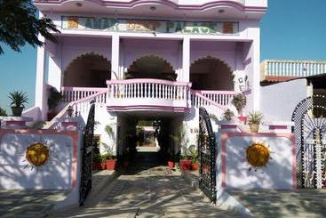 ホテル Amardeep Palace