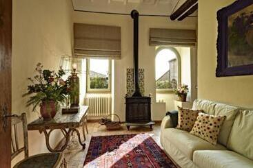 Bed and Breakfast Corte Della Maesta Antica Residenza
