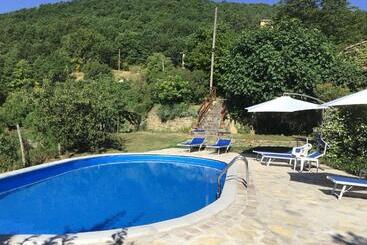 تختخواب و صبحانه Valdipetrina Appartamenti