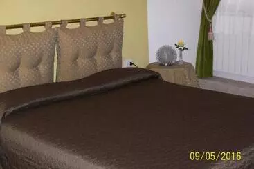 ベッドアンドブレックファースト Domos Le Due Tuie