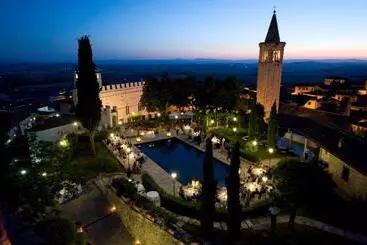 ベッドアンドブレックファースト Castello Delle Serre