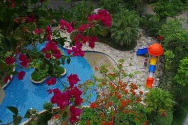 هتل Shixishu Jianguo Yalong Bay Resort