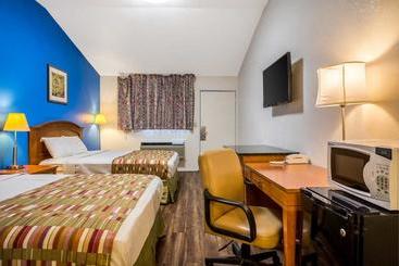 בית מלון כפרי Rodeway Inn Oakley