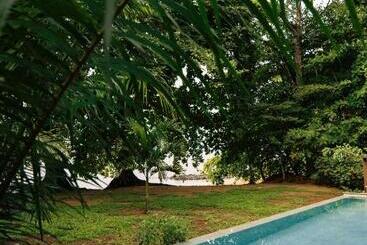 هتل Sundy Praia Lodge