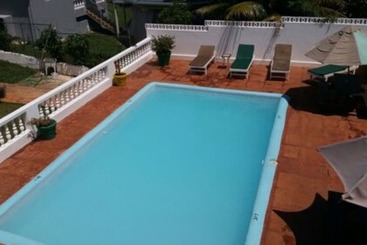 ツーリストアパートメント Ocho Rios Pimento Villas