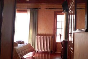 Отель Pico Sacro Ii