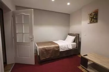 تختخواب و صبحانه Apartmani Brocat
