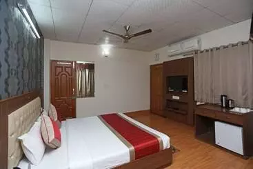 Hotel Oyo 9162 Near Chakrata Road