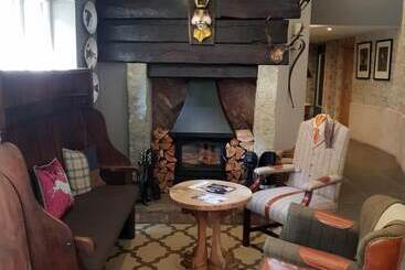 Отель Fence Gate Lodge