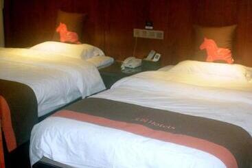 Junyi Hotel Guizhou Guiyang Bageyan Road