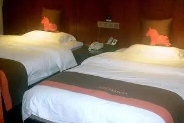 Junyi Hotel Guizhou Guiyang Bageyan Road