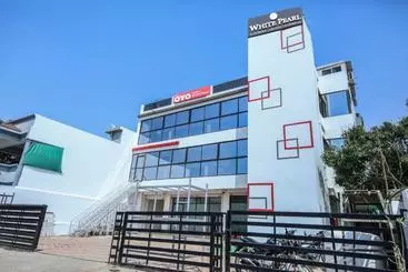 Hôtel Oyo 3603 White Pearl