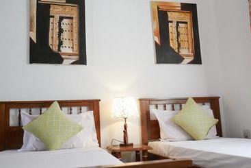 酒店 Airport Palace