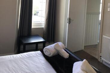 酒店 The Cornubia Inn