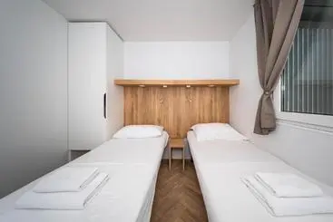 Hotel Apartments Jezera Lovišća