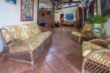 هتل Pousada Carolina