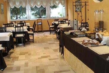 בית מלון כפרי Oasi Ristorante Pizzeria