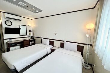 בית מלון כפרי Toyoko Inn Cebu