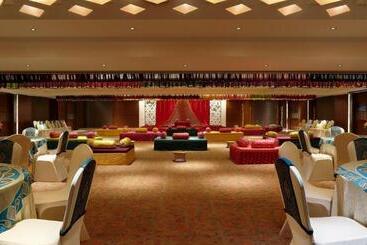 Отель Grand Mercure Vadodara Surya Palace