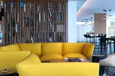 Hotel Renaissance Warsaw Airport