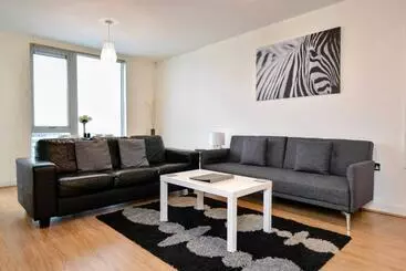 Appartements touristiques Stylish City Centre Apartment   Home From Home With Fully Equipped Kitchen, Smart Tv, Netflix, Super