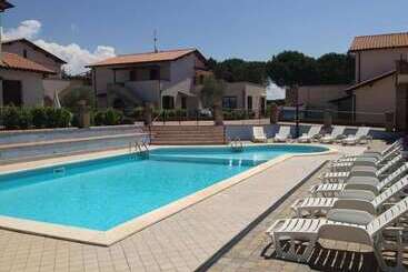 בית מלון כפרי Borgo Valmarina