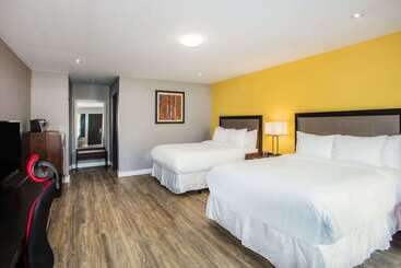 Hotel Ramada By Wyndham Jacksons Point