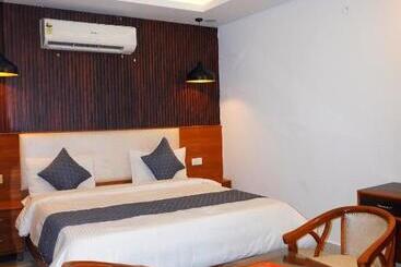 Ganeshwaram Hotel Sector 45 Noida