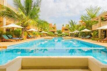 هتل Villa Mandhari Diani Beach