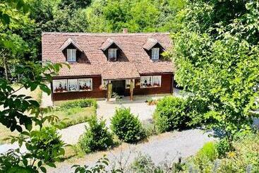 هتل آپارتمان Kucica Djukanovic Dobri Potok